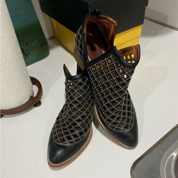 Jeffrey Campbell Shoes - Black ankle booties Jeffrey Campbell booties